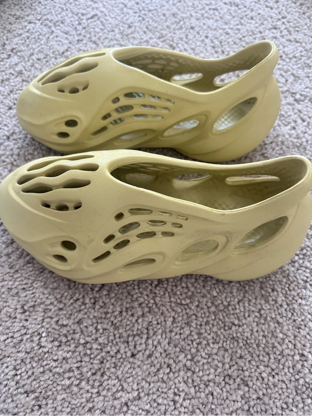 Yeezy foamrunner sulfur